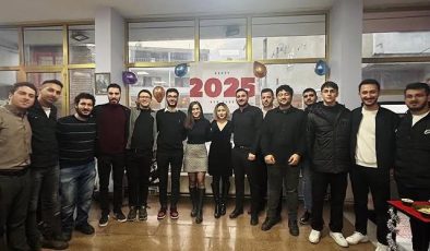 CHP Maltepe Gençlik Kolları Yılbaşı Etkinliğine Katıldı