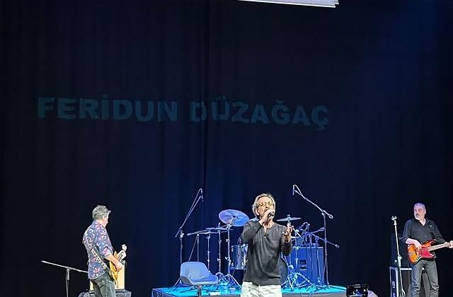 İstanbul Sancaktepe’de Feridun Düzağaça Konseri Büyük İlgi Gördü