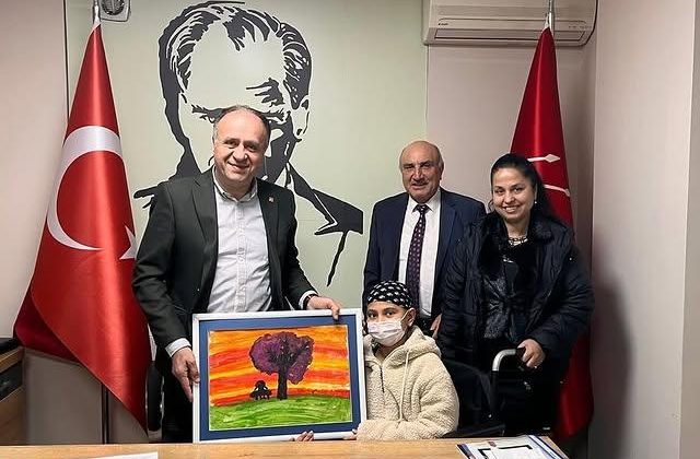 Onkoloji Tedavisi Gören Genç Bir Sanatçı Pendik İlçe Başkanlığı’na Teşekkür Ziyaretinde Bulundu