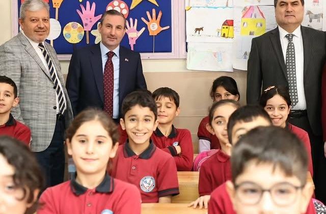 İlçe İdarecilerinden Okul Ziyareti
