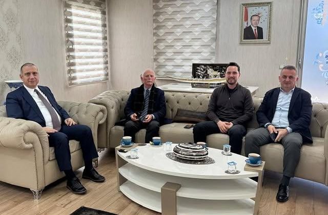 Çayeli Vakfı ve İş Adamı, Tuzla Kaymakamını Ziyaret Etti