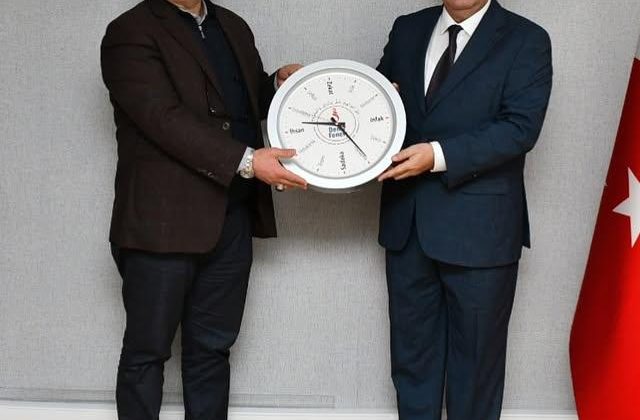 Deniz Feneri İstanbul Şube Başkanı İsmail Selim ve Yönetim Kurulu Üyeleri Pendik İlçe Milli Eğitim Müdürü Ertan Saygın’ı Ziyaret Etti