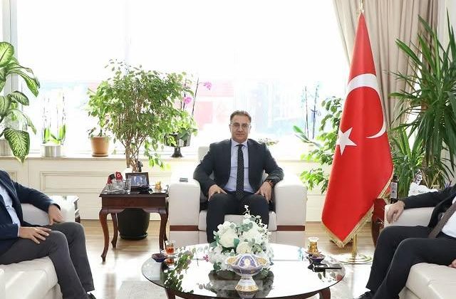 İstanbul İl Kültür ve Turizm Müdürü Hüseyin Keskin ve Sancaktepe Belediye Meclis Üyesi Muhammet Çimen, Sancaktepe Kaymakamı Naif Yavuz’a ziyaret gerçekleştirdi
