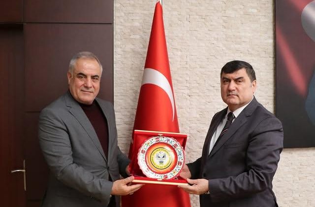 İstanbul Özel Halk Otobüsçüler Kooperatifi Sultanbeyli Kaymakamını Ziyaret Etti