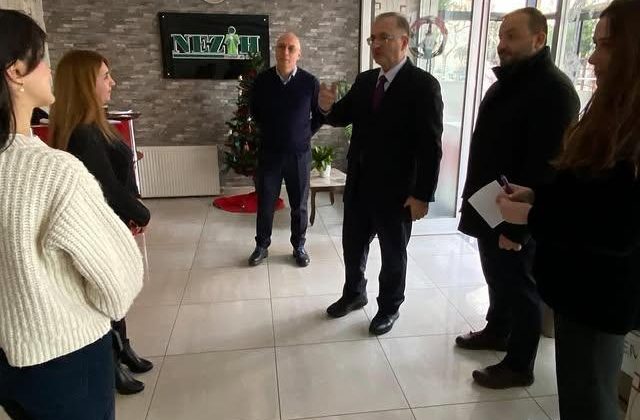 Ataşehir Kaymakamı, İlçedeki Yaşlı Bakım Merkezini Ziyaret Etti