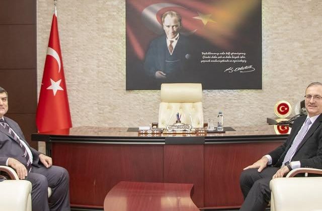 Ataşehir Kaymakamı Bekir Dinkırcı, Sultanbeyli Kaymakamı Kemal Şahin’i ziyaret etti