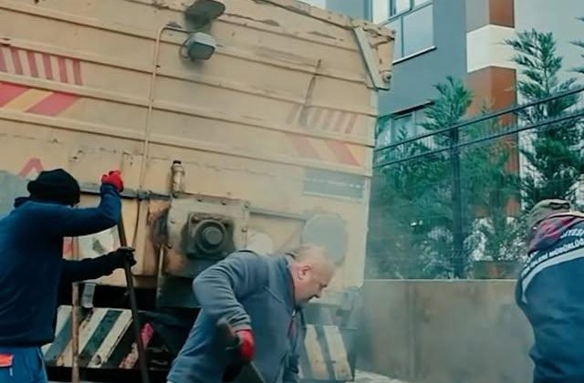 Tuzla’da Asfalt ve Tretuvar Yenileme Çalışmaları Devam Ediyor