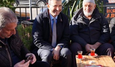 Belediye Başkanı Ahmet Cin, Esenyalı Mahmut Sever Camii’nde Cuma Namazı Sonrası Komşularıyla Buluştu