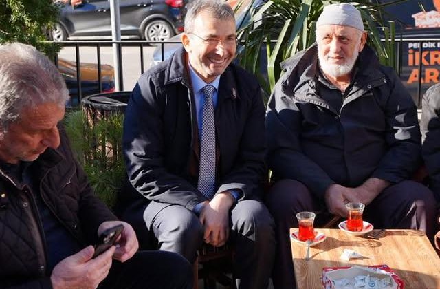 Belediye Başkanı Ahmet Cin, Esenyalı Mahmut Sever Camii’nde Cuma Namazı Sonrası Komşularıyla Buluştu