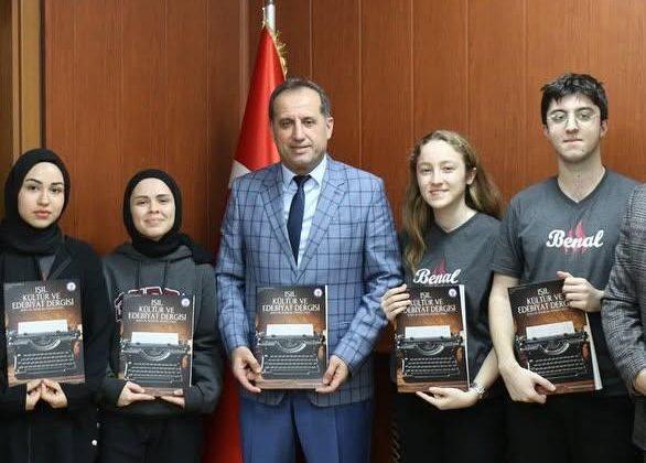 Behiye Dr. Nevhiz Işıl Anadolu Lisesi Kültür ve Edebiyat Kulübü, İlçe Milli Eğitim Müdürü Metin ÇANGIR’ı Ziyaret Etti