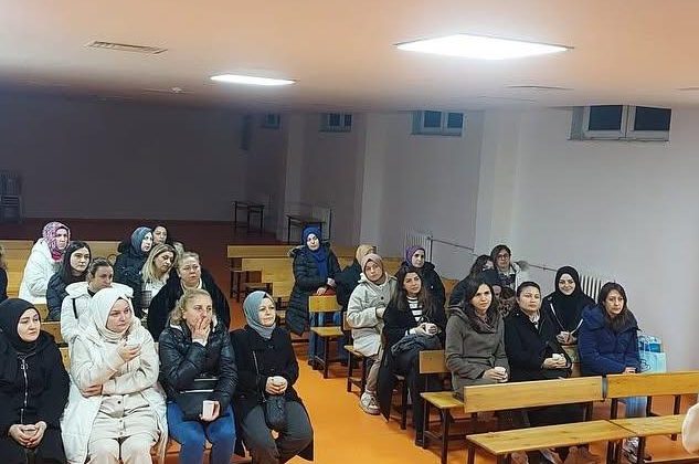 İçişleri Bakanlığı En İyi Narkotik Polisi Anne projesi ile velileri bilgilendiriyor
