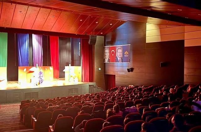 İstanbul Sultanbeyli Belediyesi’nin “Çalışkan Karıncalar” Tiyatro Oyunu Minikleri Büyüledi