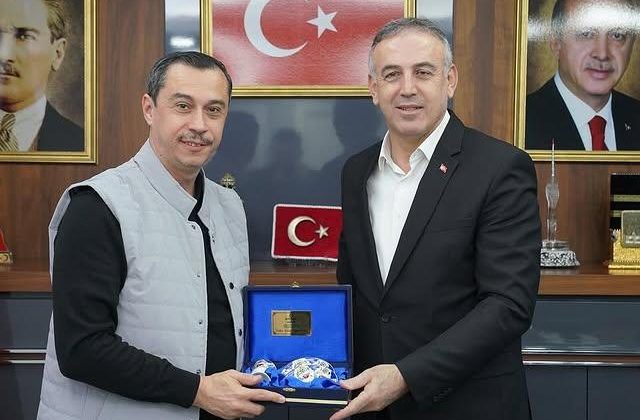 Ümraniye İlçe Başkanlığı Ataşehir Ensar Vakfı Başkanı Mükayil Bektaşı’nı Ağırladı