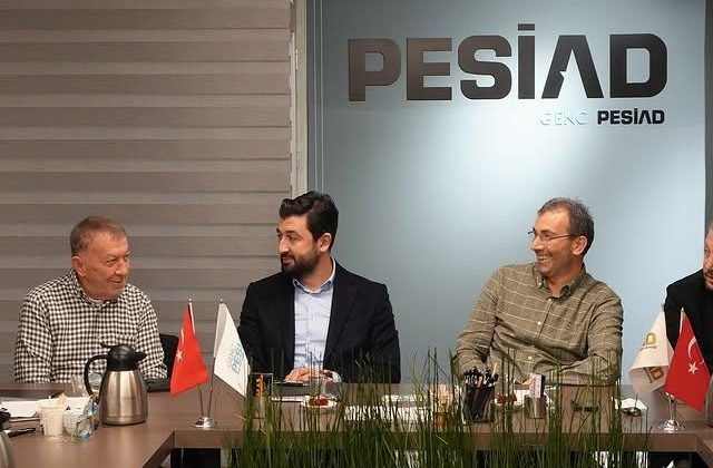 PESİAD İstişare Kurulu Üyeleri Kahvaltıda Buluştu