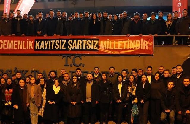 Beşiktaş’ta Demokrasi Nöbeti Düzenlendi