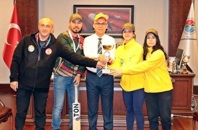 Maltepe Kaymakamı, İstanbul Kriket Spor Kulübü ve Büyük Erkekler Türkiye Şampiyonları Buluştu