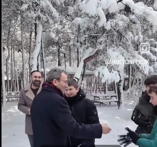 Pendik’te Kar Neşesi: Kaymakam Mehmet Yıldız ve Başkan Ahmet Cin Vatandaşlarla Buluştu