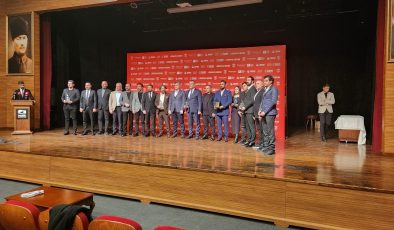 Pendikspor’dan Taraftarlarına ve Sponsorlarına Plaket Takdimi