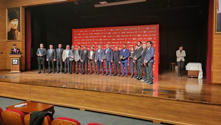 Pendikspor’dan Taraftarlarına ve Sponsorlarına Plaket Takdimi
