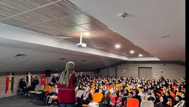 Pendik Kızılay’dan Liselerde Örnek Eğitim Hareketi: Temel Afet Bilinci Kazandırılıyor