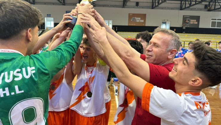 Pendik Okul Sporları Futsal Turnuvası Tamamlandı
