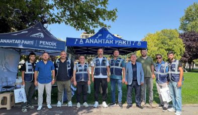 Anahtar Parti Pendik’te Üyelik Standıyla Vatandaşlarla Buluştu