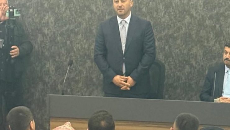 Pendik’te MHP Bayrağı Eşref Eryılmaz’a Emanet