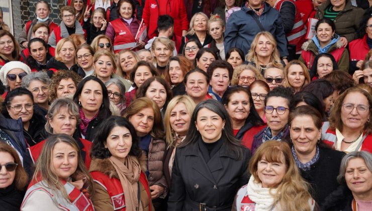 CHP İstanbul Kadın Kolları İl Başkanı Hatice Selli Dursun Pendik’te Temaslarda Bulundu