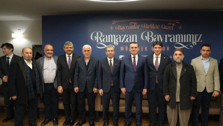 Pendik’te Geleneksel Bayramlaşma Töreni Yoğun Katılımla Gerçekleşti