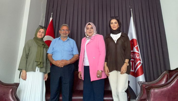 Yeniden Refah Partisi Pendik Kadın Kolları’ndan Gündem 34 TV ve Anadolu Yakası Gündem Gazetesi’ne Ziyaret
