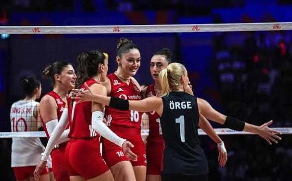 Filenin Sultanları Yeniden Zirvede: Türkiye VNL Şampiyonu!