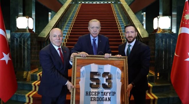 Cumhurbaşkanı Erdoğan, Süper Lig’e Yükselen Erzurumspor Heyetini Kabul Etti
