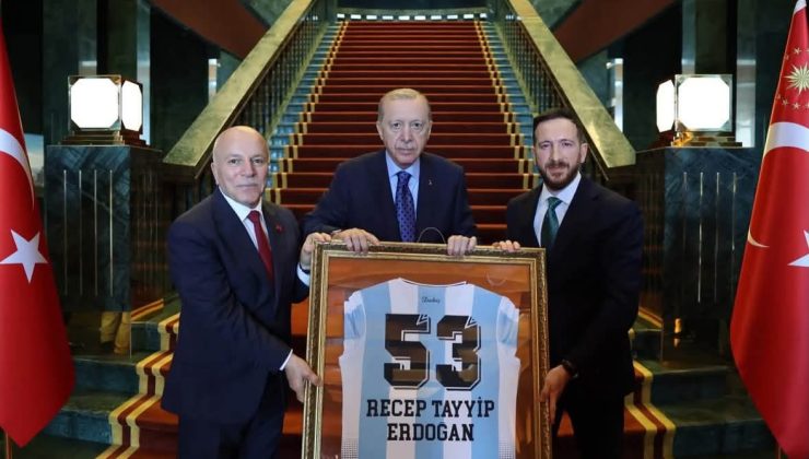 Cumhurbaşkanı Erdoğan, Süper Lig’e Yükselen Erzurumspor Heyetini Kabul Etti