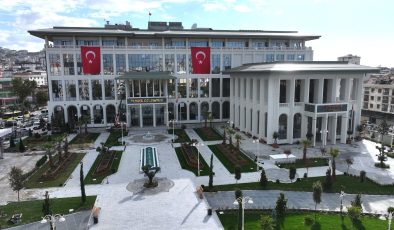 Yeni Belediye Binasında İlk Meclis Toplantısı Gerçekleştirildi