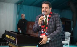 Pendik’te Van Gecesi Coşkusu: Vanlılar Meydanı Doldurdu!