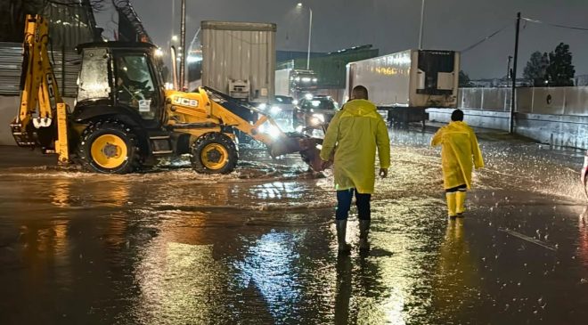 Pendik’te Sağanak Mesaisi: Ekipler Teyakkuzda