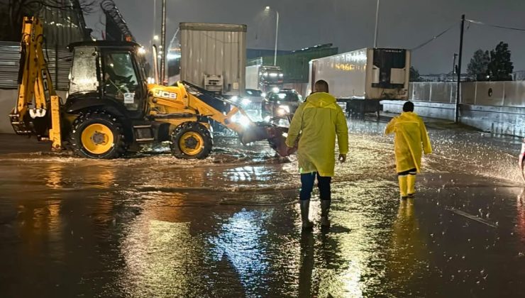 Pendik’te Sağanak Mesaisi: Ekipler Teyakkuzda