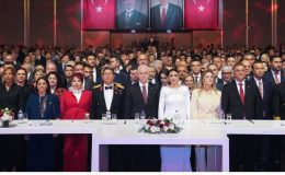 İSTANBUL’DA CUMHURİYET COŞKUSU: VALİ DAVUT GÜL TEBRİKLERİ KABUL ETTİ